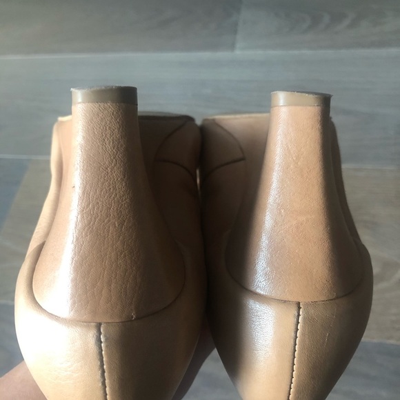 JC Collezione tan colored almond toe wedges heels size 6.5 buckle shoes - Picture 6 of 9